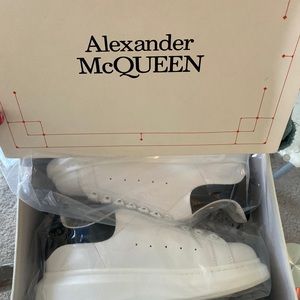 Alexander McQueen‘s men shoes